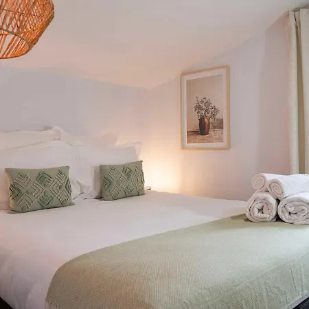 Amazing With Swimming Pool And Parking - Centre - 2b Villa